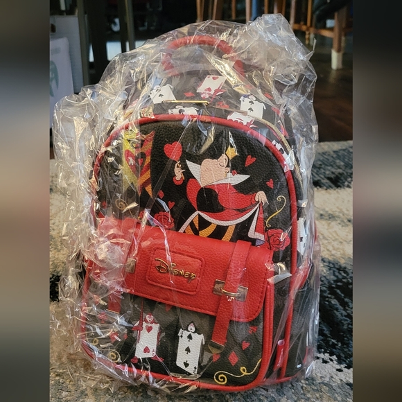 Queen of Hearts Disney Bag - Picture 2 of 2